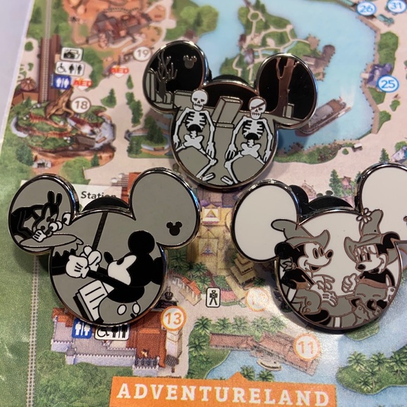 Disney Accessories - Mickey Mouse hidden series Disney short 🎥 films